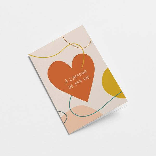 French friendship card with a red heart drawing and a string in it and a text that says À l’amour de ma vie