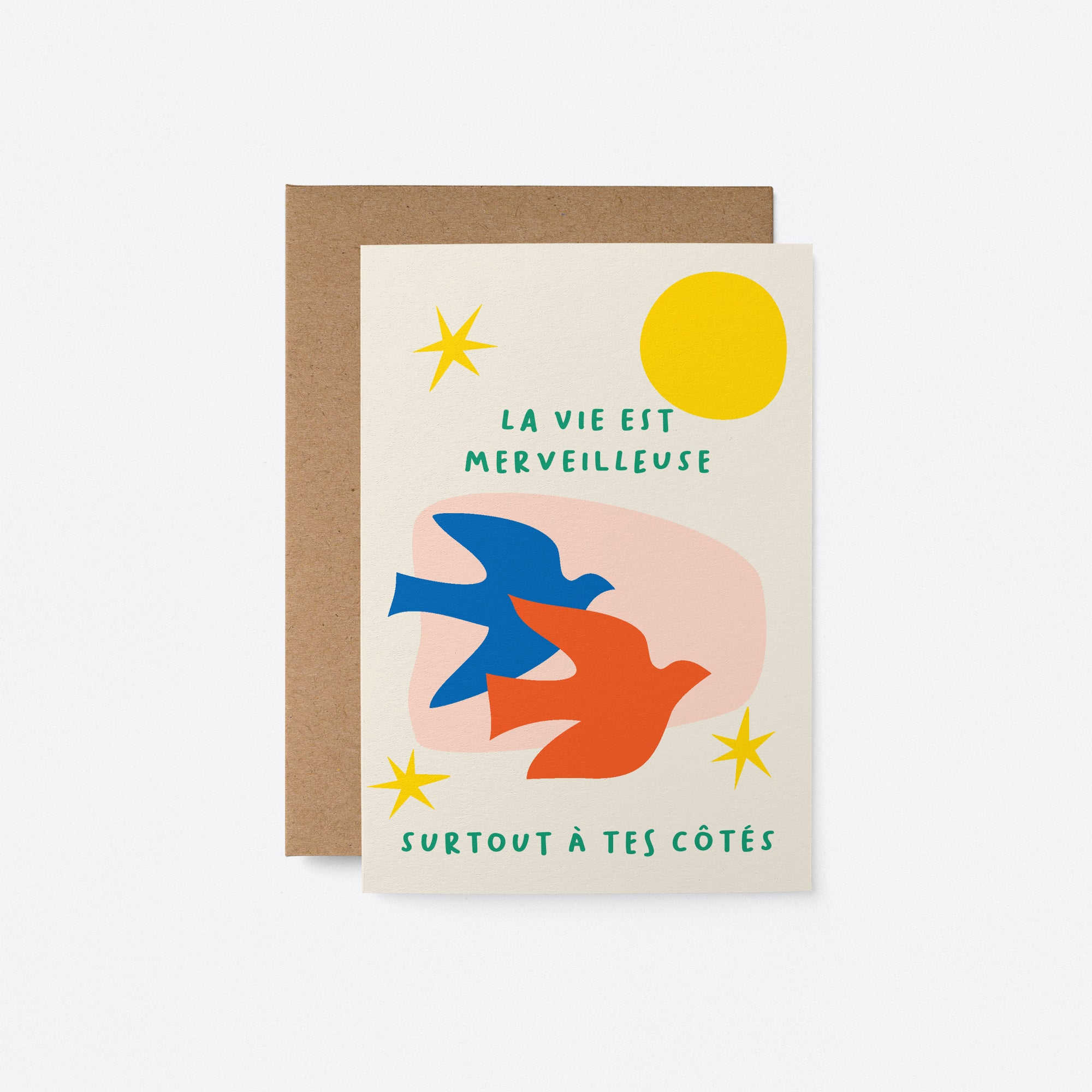 French Love card with blue and red birds, yellow sun, yellow stars and a text that says La vie est merveilleuse, surtout à tes côtés