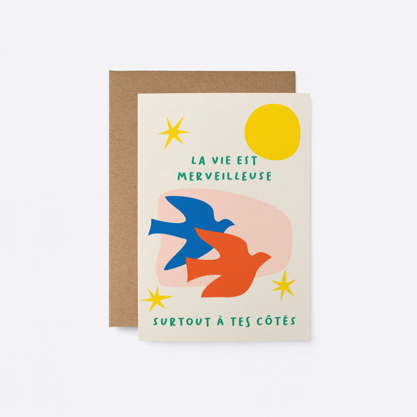 French Love card with blue and red birds, yellow sun, yellow stars and a text that says La vie est merveilleuse, surtout à tes côtés