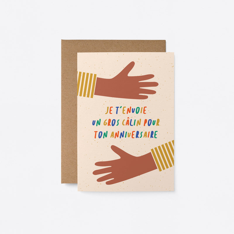 french birthday card with two brown arms hugging with a text that says Je t’envoie un gros câlin pour ton anniversaire