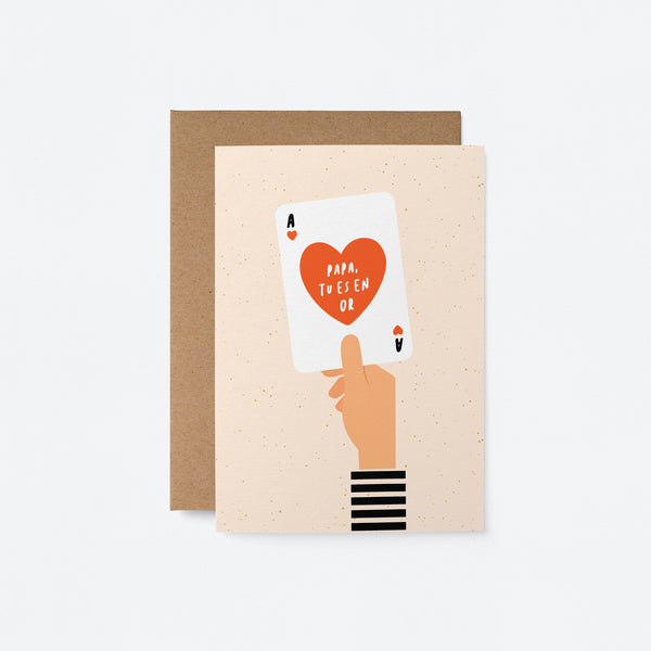 french fathers day card with a hand holding an ace of heart playing card with a text that says Papa, tu es en or